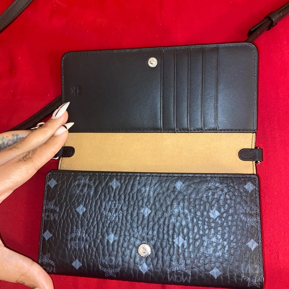Mcm wallet chain bag comes with original box and dust bag - Picture 11 of 13